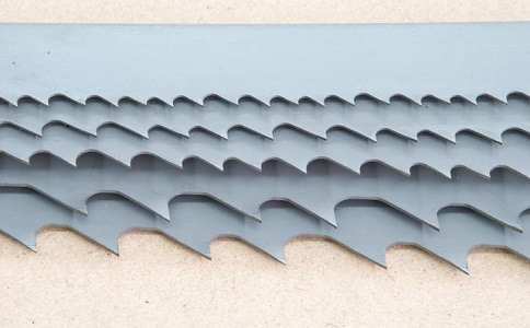 鄂尔多斯带锯床上的钢丝刷，对于带锯条的重要性
